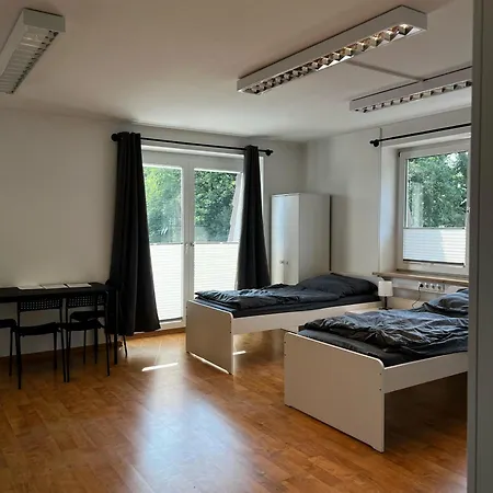 2 Bedroom Apartment, 6 Singlebeds, Near A7 Autobahn, Free Parking,
