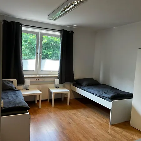 2 Bedroom Apartment, 6 Singlebeds, Near A7 Autobahn, Free Parking, *