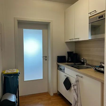 2 Bedroom Apartment, 6 Singlebeds, Near A7 Autobahn, Free Parking, Apartment *