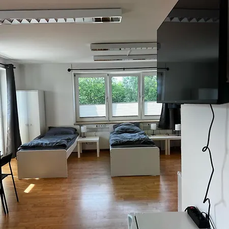 2 Bedroom Apartment, 6 Singlebeds, Near A7 Autobahn, Free Parking, Apartment *